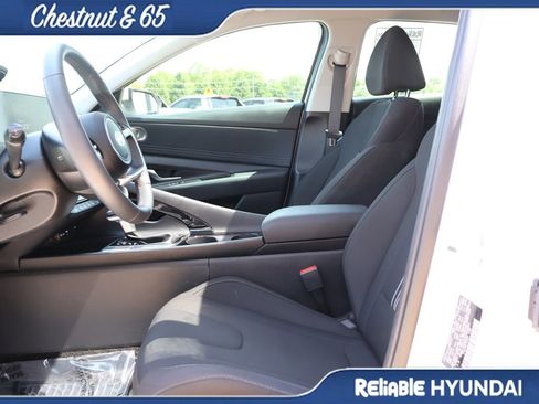 Certified 2025 Hyundai Elantra SEL FWD image 23