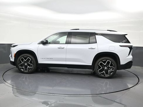 Used 2026 Chevrolet Traverse High Country FWD image 2