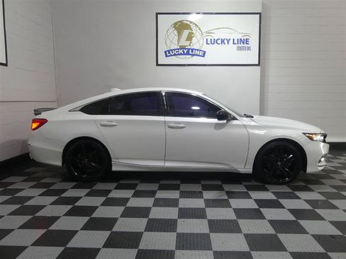 Used 2018 Honda Accord Sport image 6