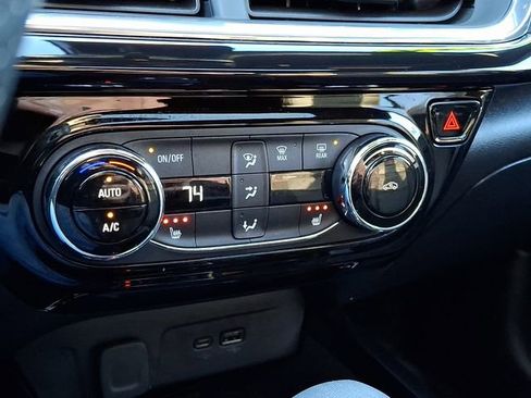 Used 2024 Chevrolet Trax RS w/ Sunroof Package image 17