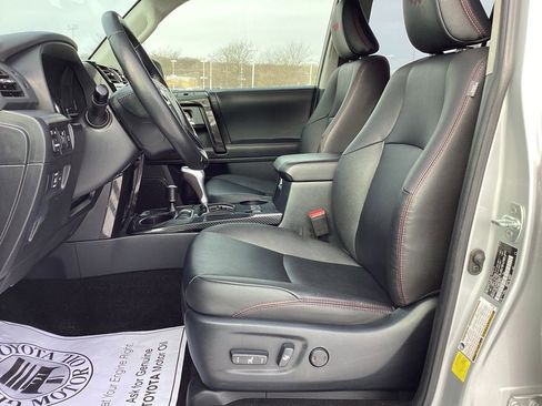 Used 2024 Toyota 4Runner TRD Off-Road Premium image 12