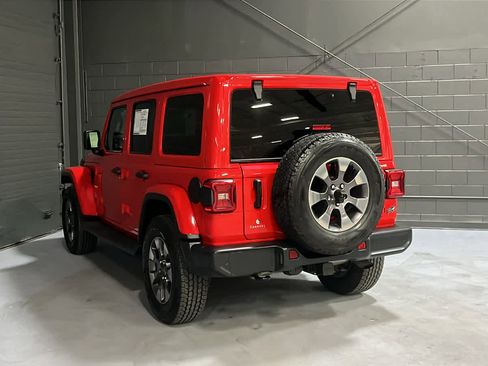Used 2018 Jeep Wrangler Unlimited Sahara AWD/4WD image 6