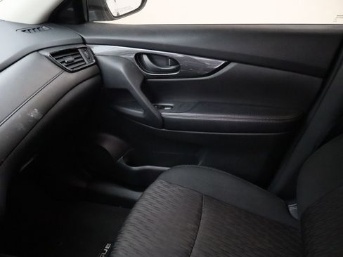 Used 2020 Nissan Rogue S image 21