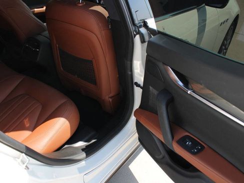 Used 2018 Maserati Ghibli image 15