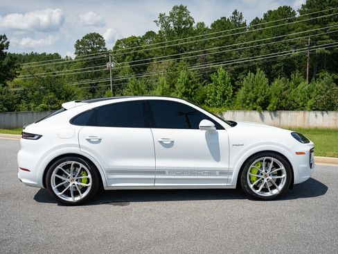 Used 2024 Porsche Cayenne S AWD/4WD image 22