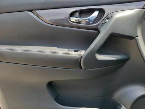 Used 2019 Nissan Rogue SV AWD/4WD image 15