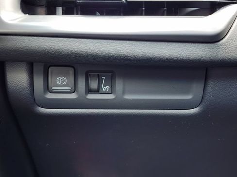 Used 2025 Cadillac XT4 Premium Luxury FWD image 33