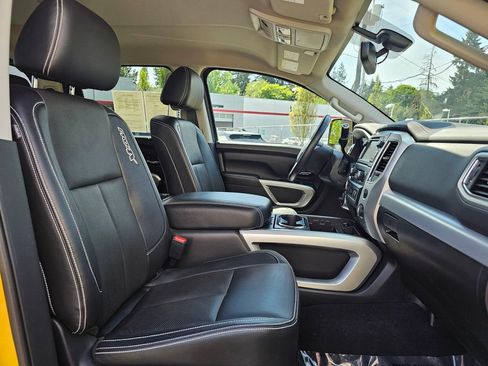 Used 2018 Nissan Titan PRO-4X w/ Pro-4x Convenience Package AWD/4WD image 13