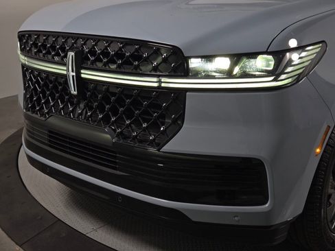 New 2026 Lincoln Navigator L Reserve AWD/4WD image 10