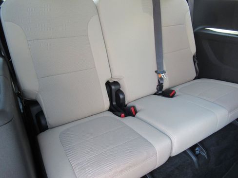Used 2023 Chevrolet Traverse LT FWD image 37