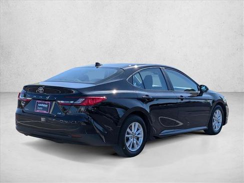 Used 2025 Toyota Camry LE FWD image 5