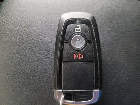 Used 2017 Ford Edge SE FWD image 32