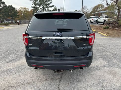 Used 2016 Ford Explorer XLT w/ Equipment Group 202A image 4