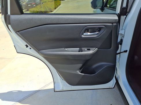Used 2024 Nissan Rogue SV FWD image 19