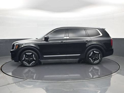 Used 2023 Kia Telluride S w/ S Sunroof Package FWD image 9