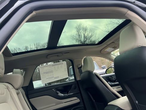 New 2026 Lincoln Corsair Reserve image 12