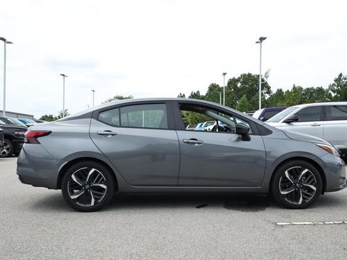 Used 2024 Nissan Versa SR FWD image 3