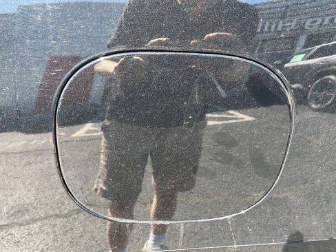 Used 2022 Chevrolet Tahoe RST w/ Luxury Package image 19