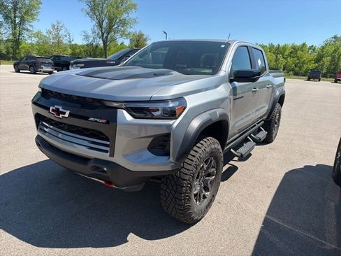 Used 2025 Chevrolet Colorado ZR2 w/ Technology Package AWD/4WD image 3