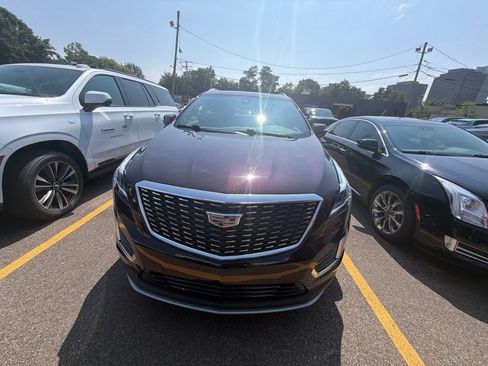 Used 2021 Cadillac XT5 Premium Luxury AWD/4WD image 2