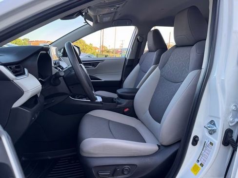 Used 2024 Toyota RAV4 XLE image 33