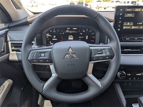 New 2025 Mitsubishi Outlander SE image 15