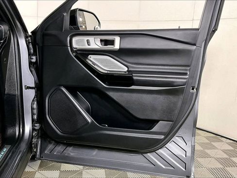 Used 2021 Ford Explorer Platinum w/ Equipment Group 601A image 24