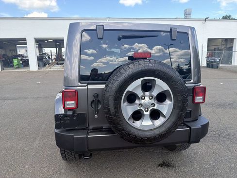 Used 2016 Jeep Wrangler Unlimited Sahara w/ Connectivity Group AWD/4WD image 4