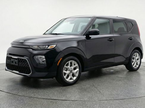 Used 2025 Kia Soul LX w/ LX Technology Package FWD image 3