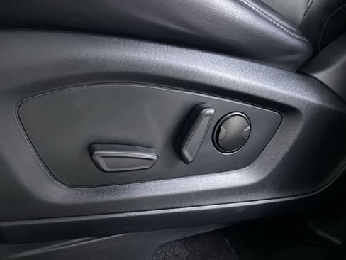 Used 2022 Ford Explorer XLT w/ Equipment Group 202A AWD/4WD image 13