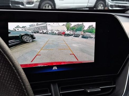Used 2025 Chevrolet Trax LT FWD image 18