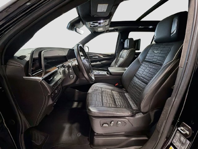 Used 2024 Cadillac Escalade Sport Platinum w/ LPO, ONYX Package AWD/4WD image 17