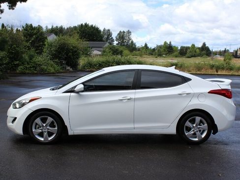 Used 2013 Hyundai Elantra GLS w/ Preferred Pkg FWD image 7