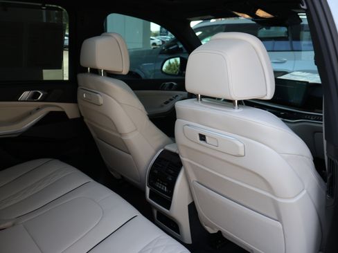 Used 2025 BMW X5 xDrive40i w/ M Sport Package AWD/4WD image 26