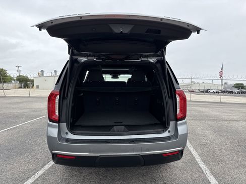 Used 2024 GMC Yukon XL SLT w/ SLT Luxury Package RWD image 21