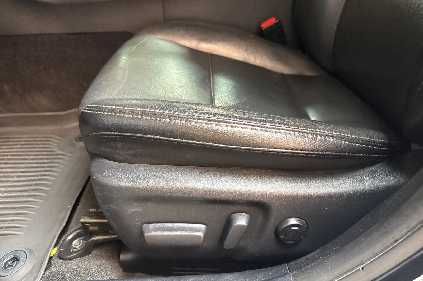 Used 2016 Toyota Avalon Touring FWD image 15