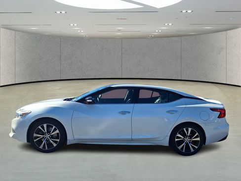Used 2018 Nissan Maxima Platinum image 2