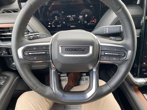 Used 2025 GMC Yukon XL Denali AWD/4WD image 15