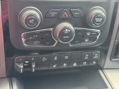 Used 2018 RAM 2500 Laramie w/ Sport Appearance Group AWD/4WD image 28