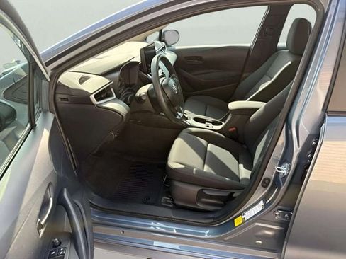 Used 2025 Toyota Corolla LE FWD image 11