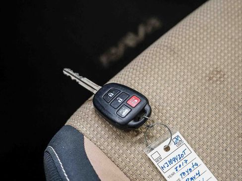 Used 2017 Toyota RAV4 XLE w/ Carpet Mat Package FWD image 26
