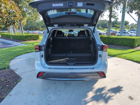 Used 2023 Toyota Highlander Limited FWD image 33