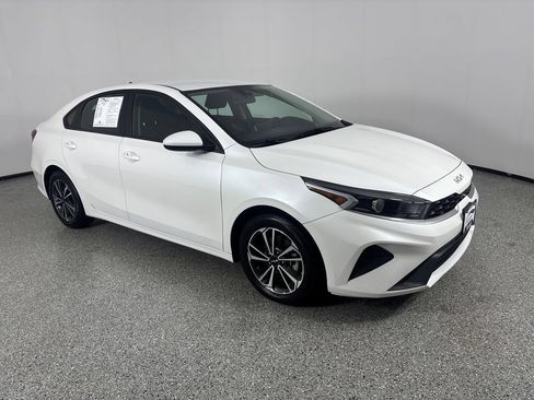 Used 2024 Kia Forte LXS FWD image 9