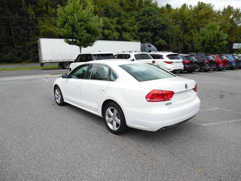 Used 2013 Volkswagen Passat 2.5 SE FWD image 3