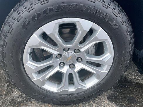 Used 2022 Chevrolet Silverado 1500 LTZ AWD/4WD image 2