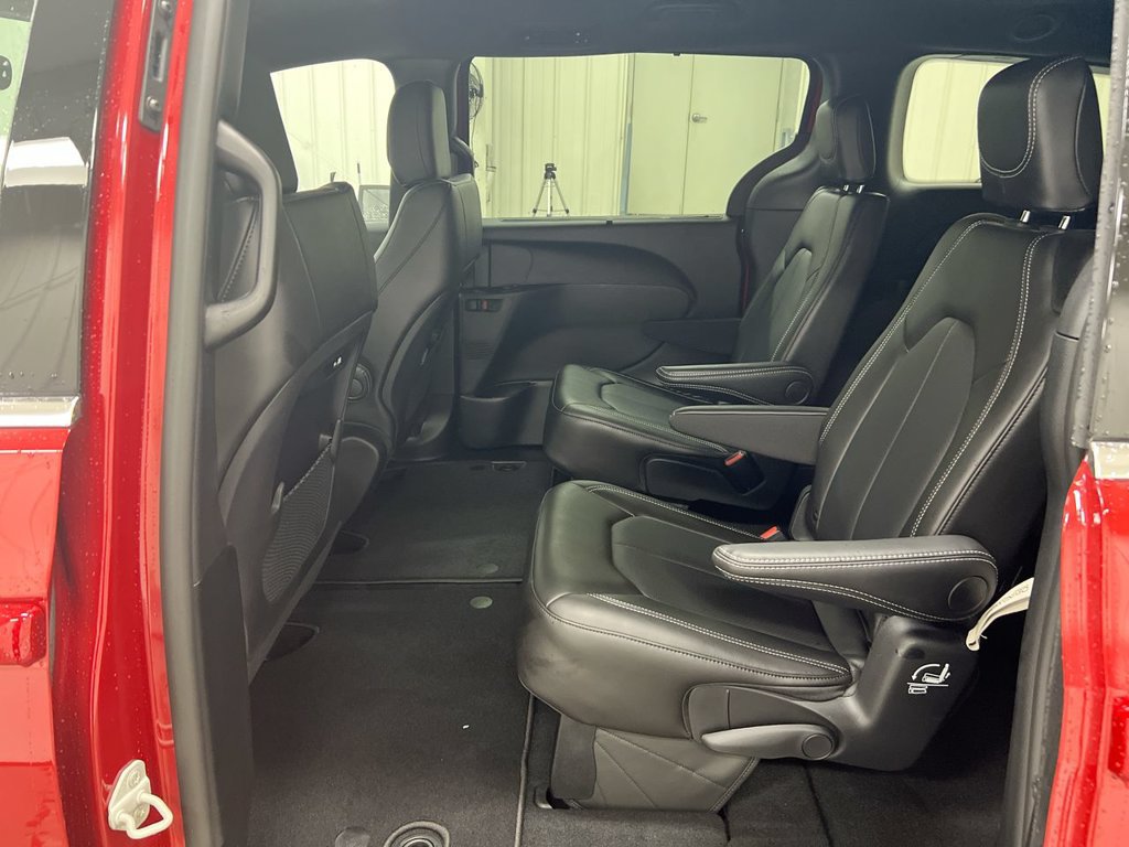 New 2027 Chrysler Pacifica Select AWD/4WD image 22