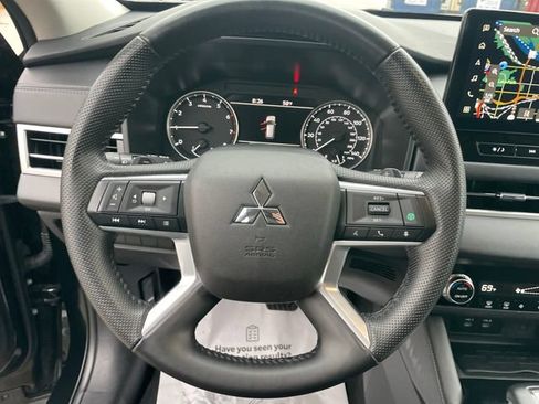 Used 2025 Mitsubishi Outlander SE AWD/4WD image 26