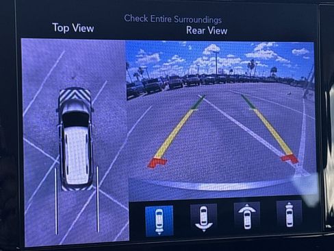 Used 2017 Chrysler Pacifica Touring-L Plus w/ Advanced Safetytec Group image 24