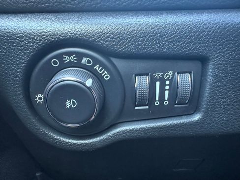 Used 2024 Chrysler Pacifica Touring-L w/ S Appearance Package image 25