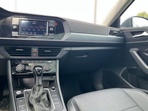 Used 2024 Volkswagen Jetta SE w/ Panoramic Sunroof Package FWD image 30